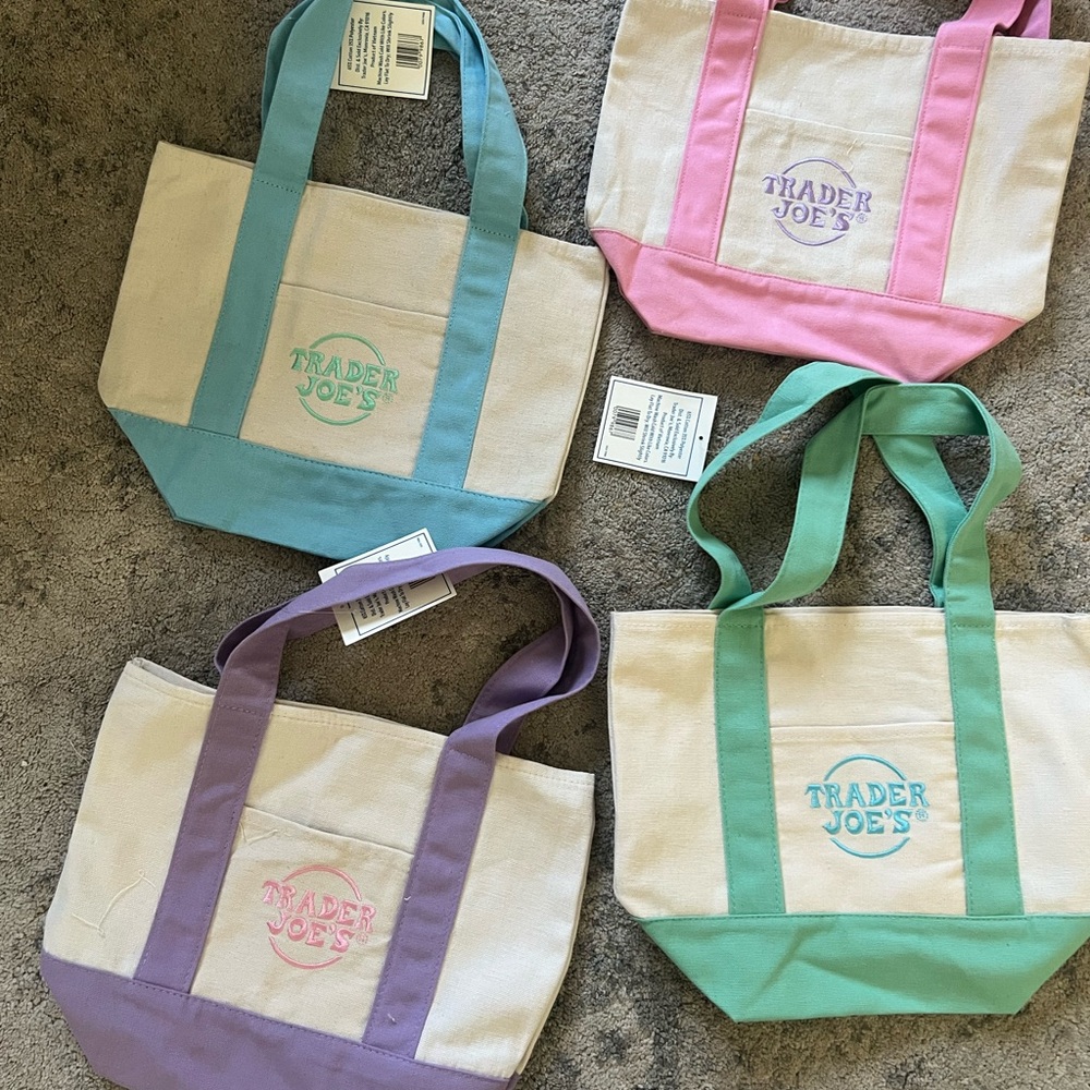 NWT Trader Joe’s Pastel Canvas Tote Mini Bags (Set of 4)
Pet/smoke free